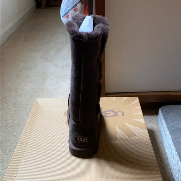 UGGS Bailey Button Triple Boot - Picture 4 of 5